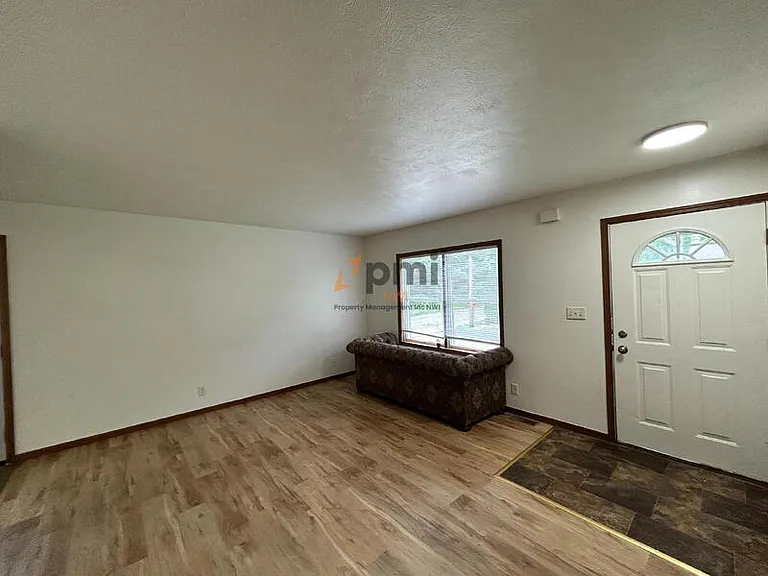 139 Kabelin Ave — Photo 5