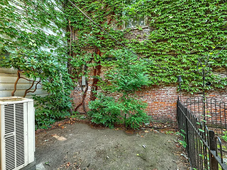 107 South St — Photo 24