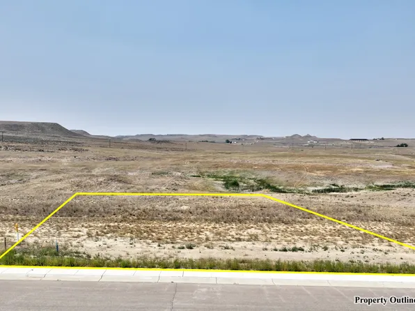 512 Mountain Shadow Dr, Gillette, WY 82718