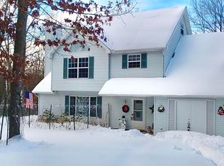 103 Buckskin Ct, Lackawaxen, PA 18435
