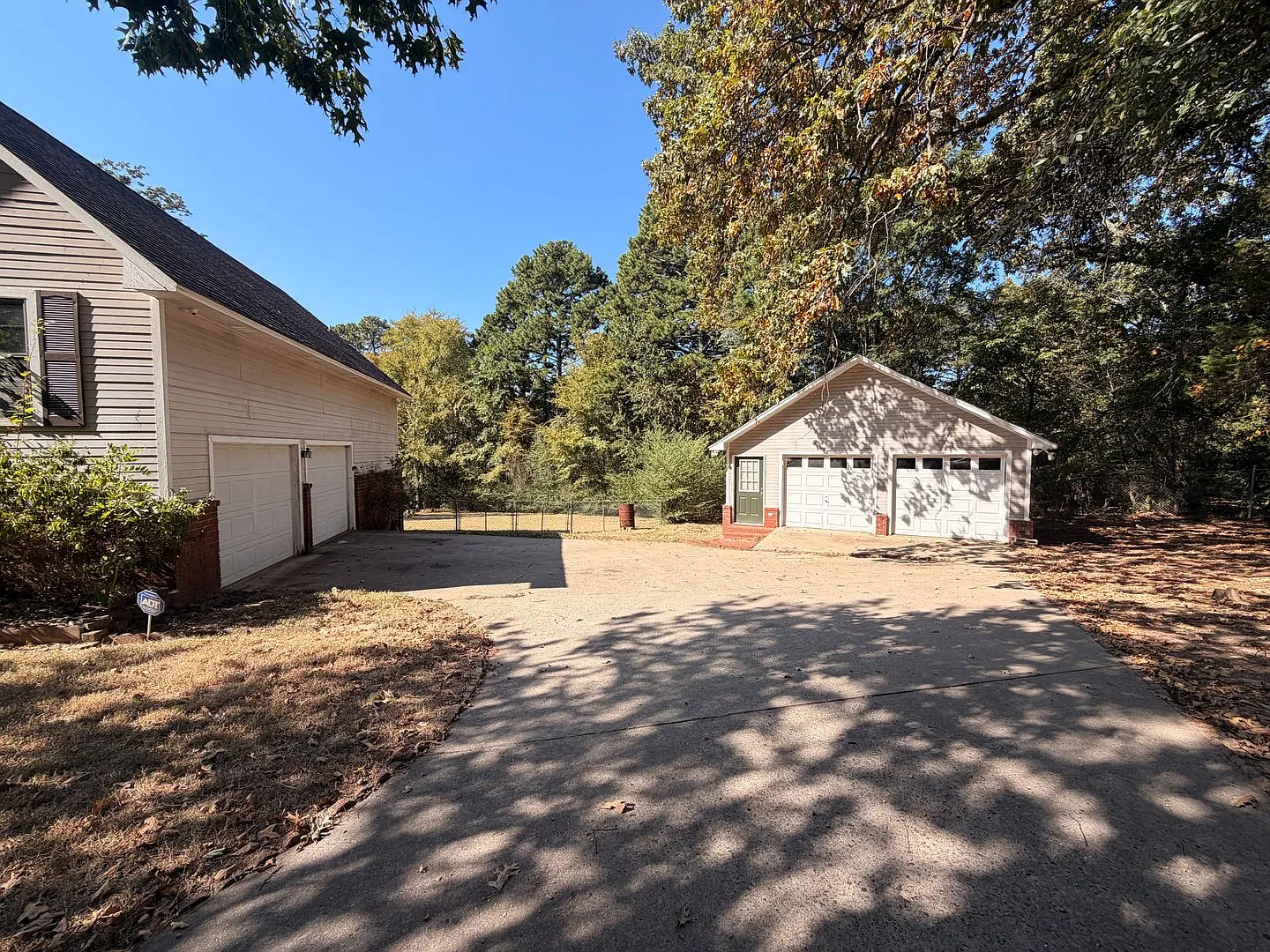 Discover this well-maintained 3-bedroom, 2-bath home in Russellville, AR — Photo 2
