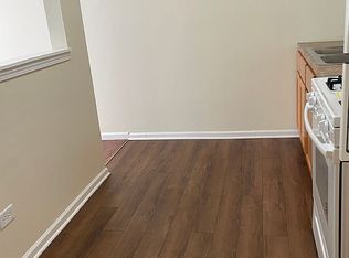 704 W Huntington Commons Rd APT 3A, Mount Prospect, IL 60056