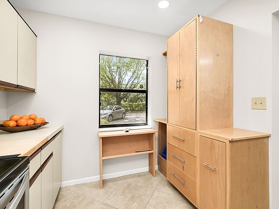4th image of 3077 Carambola Circle S