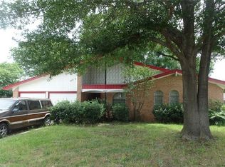 3809 Raphael Dr, Fort Worth, TX 76119