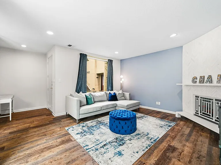 1116 Bering Dr #25 — Photo 8