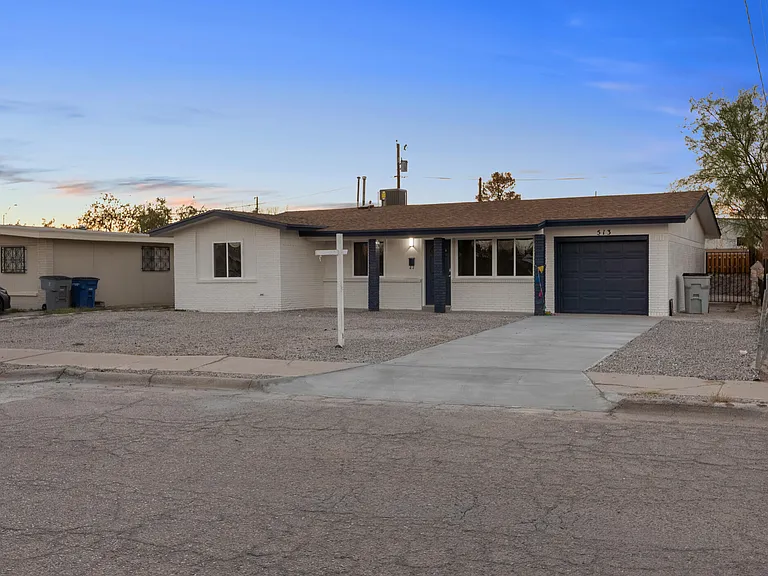 513 Gilmore Way — Photo 3