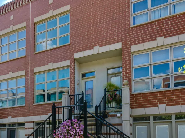 855 W Erie St #25, Chicago, IL 60642
