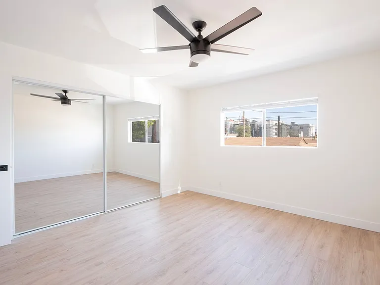 5740 Camellia Ave — Photo 12