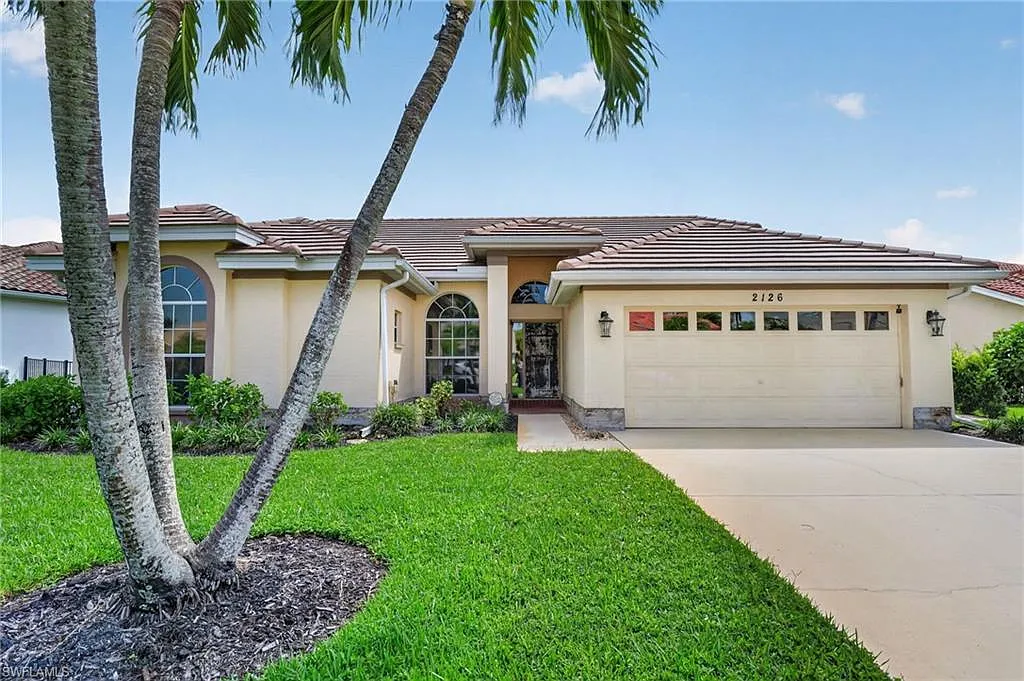 3 bed, 2.0 bath, 1961 sqft, $3,500 — Photo 2