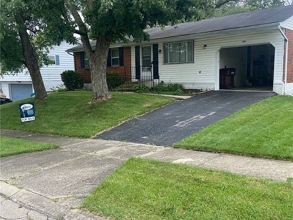 3rd image of 320 Cambridge Dr