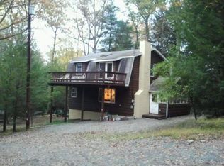 100 Pumphouse Ct, Greentown, PA 18426