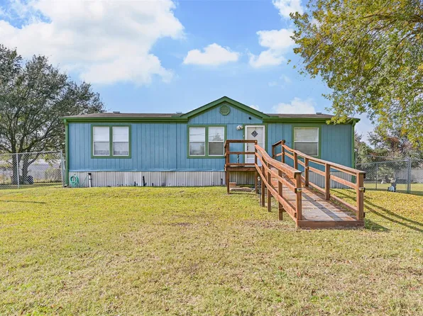 1036 9th St, San Leon, TX 77539