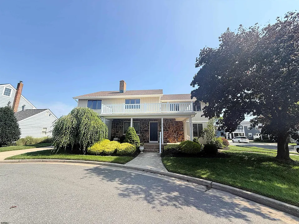 303 Windsor Dr