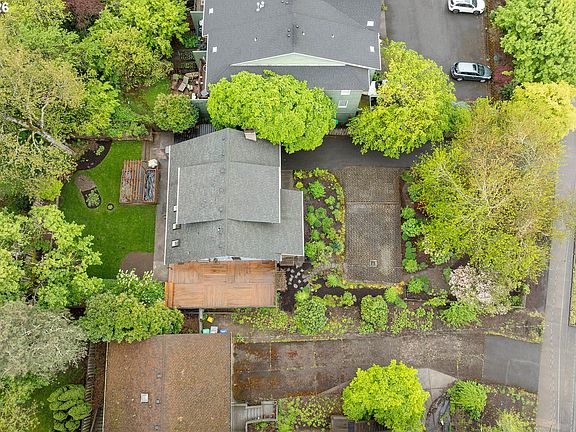 4th image of 2830 SW Multnomah Blvd