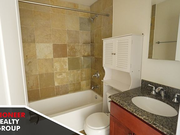 2nd image of 625 W Wrightwood Ave #625220