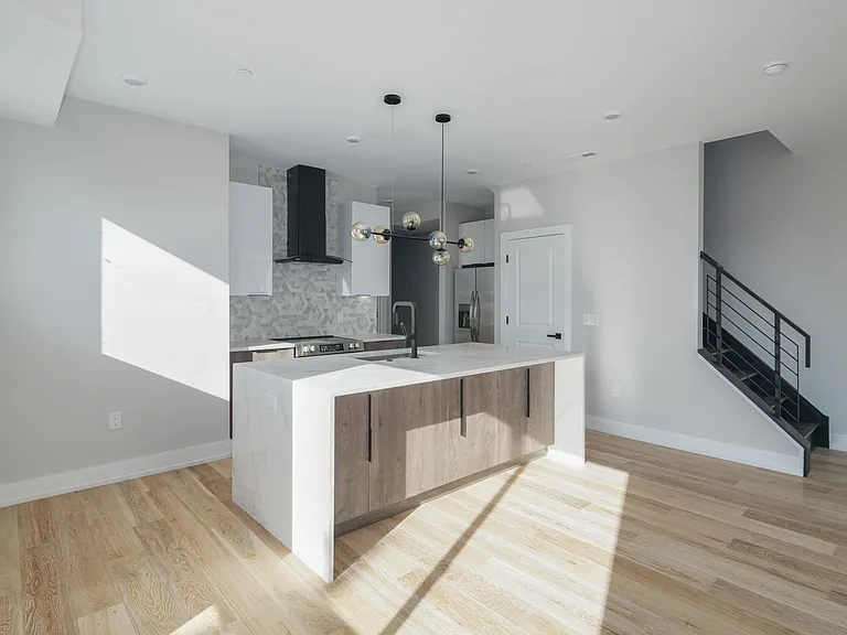2731 W Jefferson St #5 — Photo 6