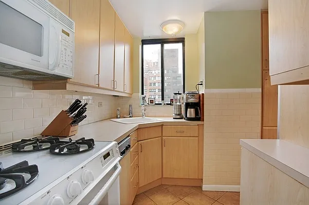 Sold by Ian K. Katz Residential | media 11