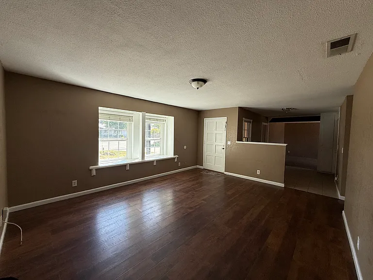4914 W Feemster Ave — Photo 3