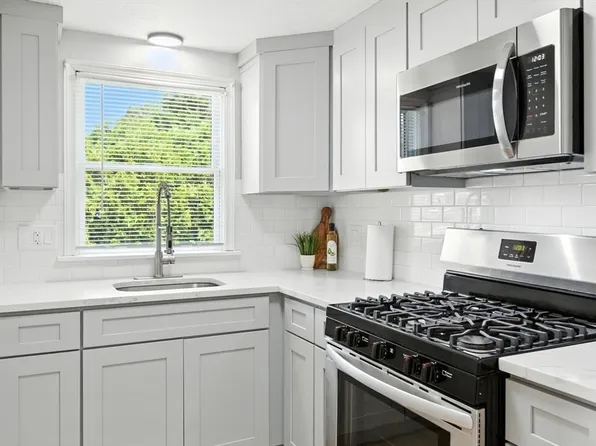 21 Petipas Ln #B, Randolph, MA 02368