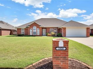 1820 Foxtail Cir, Altus, OK 73521