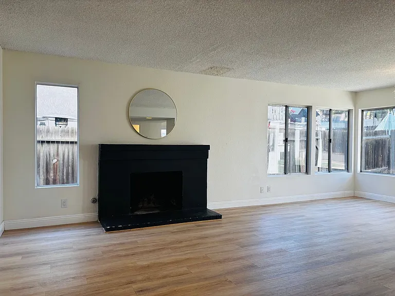 23606 Parkland Ave — Photo 2