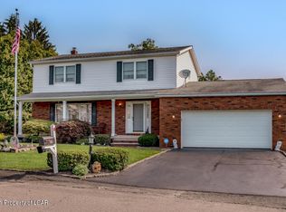 59 Hickory Rd, Dallas, PA 18612