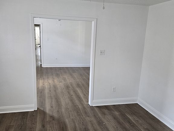 2nd image of 1525 Louisa St