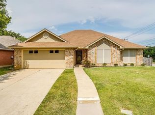 2100 Field Ln, Mansfield, TX 76063