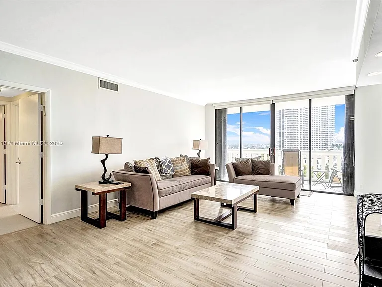 3000 Island Blvd #903 — Photo 17