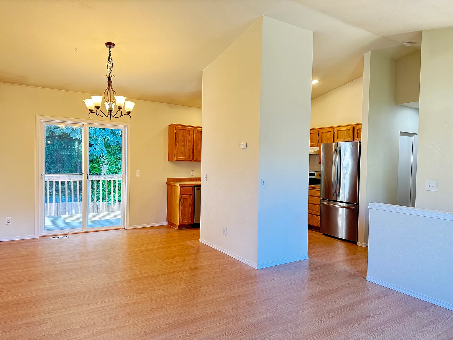 5 bed, 2200 sqft, $3,950 — Photo 3