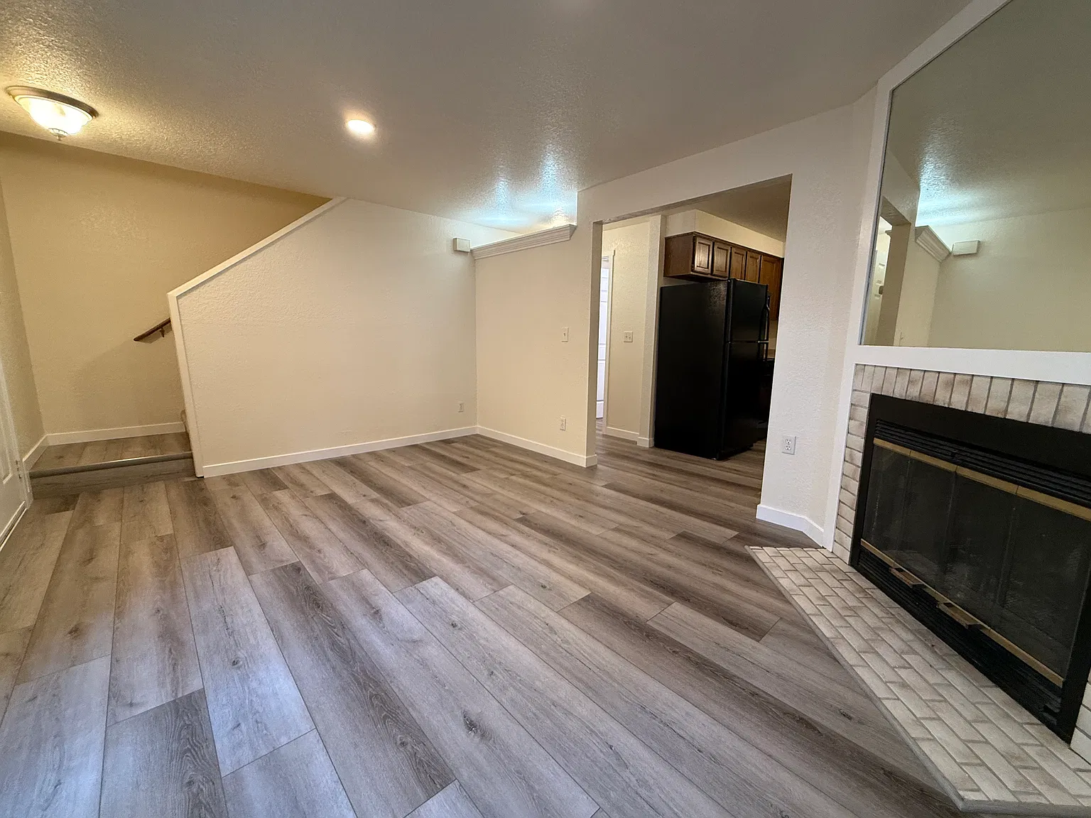 2 bed, 1.5 bath, 1000 sqft, $2,100 — Photo 3
