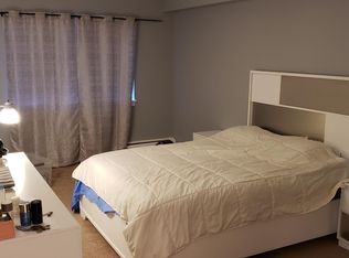 912 Ridge Sq APT 305, Elk Grove Village, IL 60007