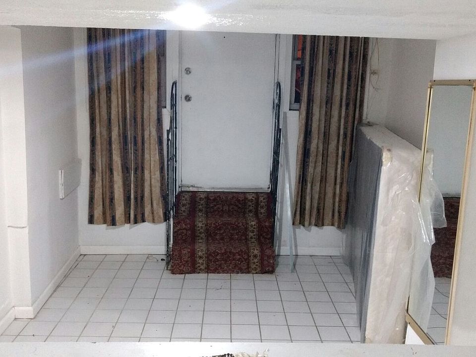 2nd image of 21A Pierce Ave #1