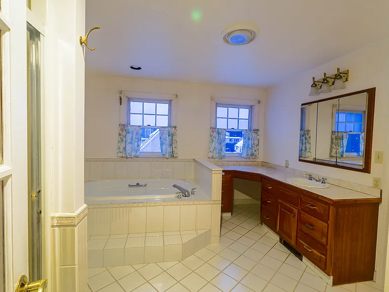 76 Walnut St — Photo 29