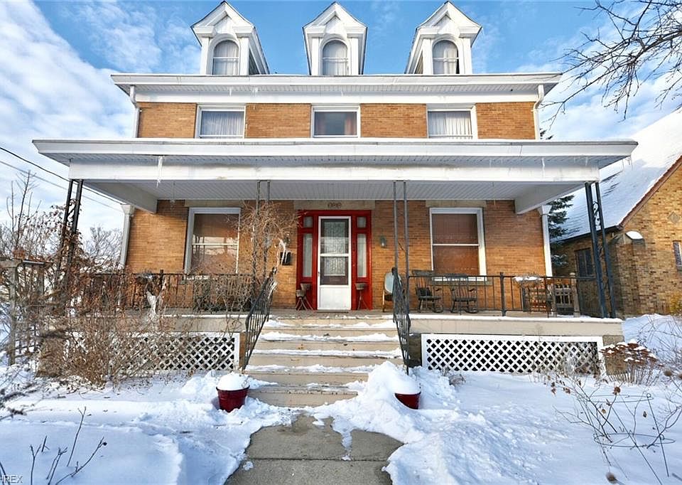 1st image of 200 E Main St