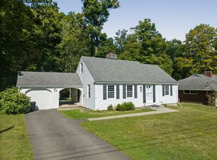 4040 Lauderdale Dr, Vestal, NY 13850