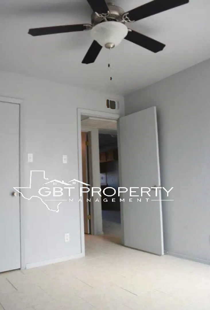 APT02-COLEMAN — Photo 4