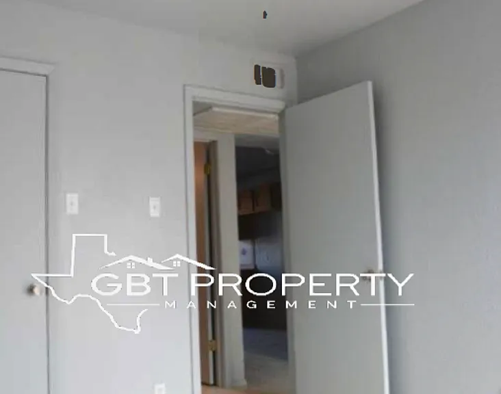 APT02-COLEMAN — Photo 3