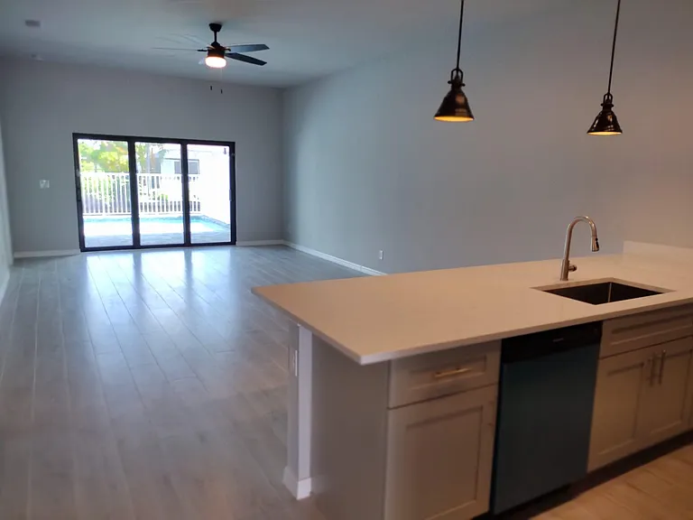 229 SW 47th Ter — Photo 3