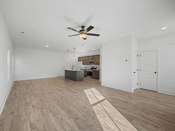 5th image of 1616 Cotton Way