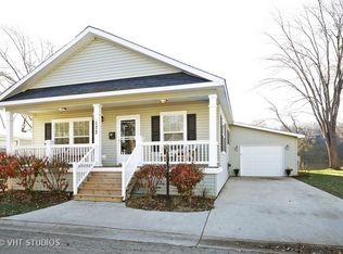 173 Bayview Rd, Elgin, IL 60123