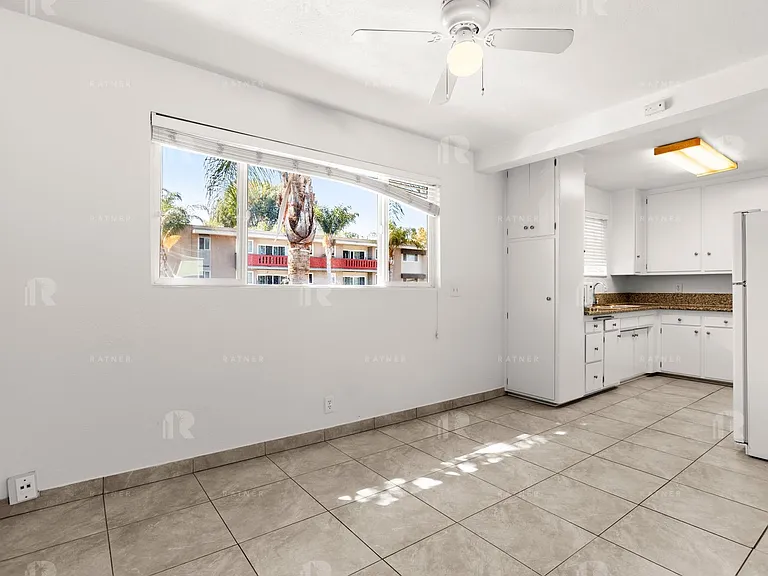 (Sr/Ti/Yo:B) 4838-4846 Hazeltine Avenue — Photo 7