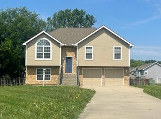 3100 New Lawrence Rd, Leavenworth, KS 66048