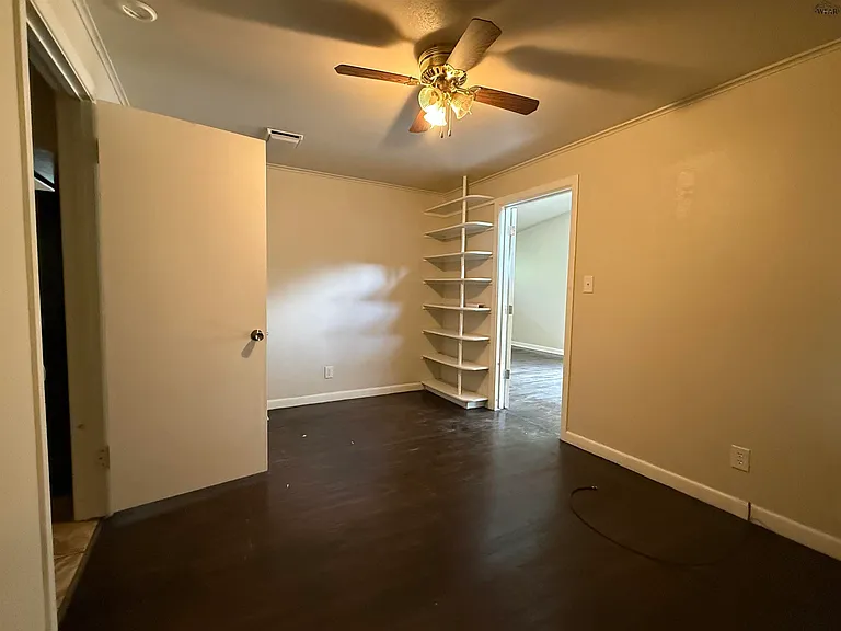 3108 Speedway Ave — Photo 9