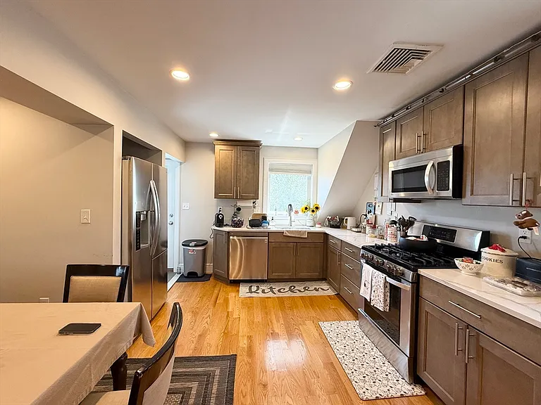 821 Winthrop Ave #2 — Photo 4