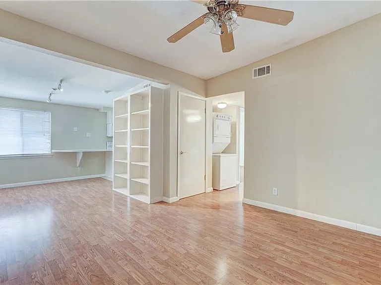 2408 Longview St #208 — Photo 2