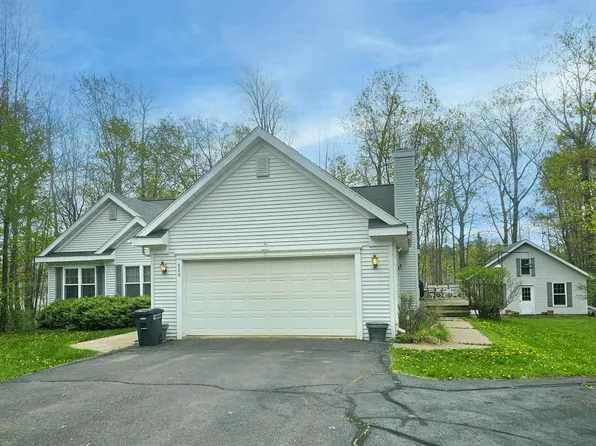 528 E 4th St, Washburn, WI 54891