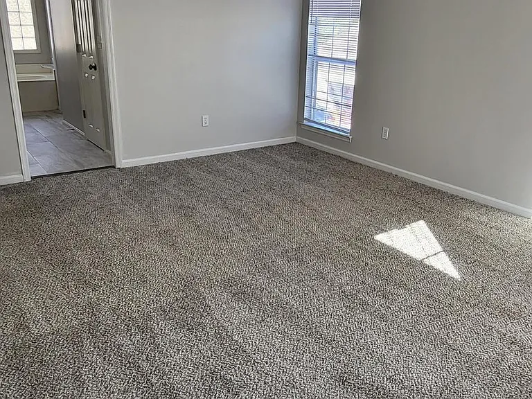 1118 Amberley Woods Dr — Photo 17