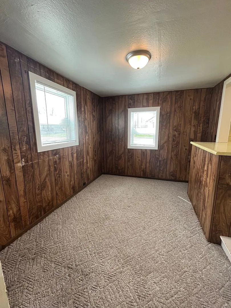 Centrally Located 1 Bedroom House — Photo 3