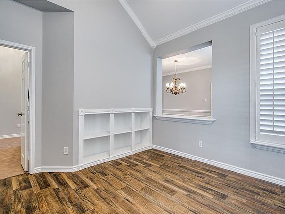 5th image of 2305 Vail Dr